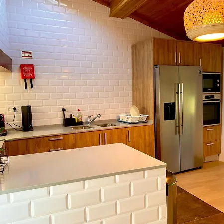 Hébergement de vacances Countryside House In - 5 Min From Beach, With Salt Water Pool & Bbq